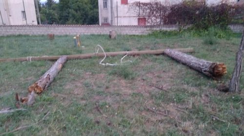 Cede trave dell’altalena: muore bambina di 12 anni mentre gioca all’oratorio