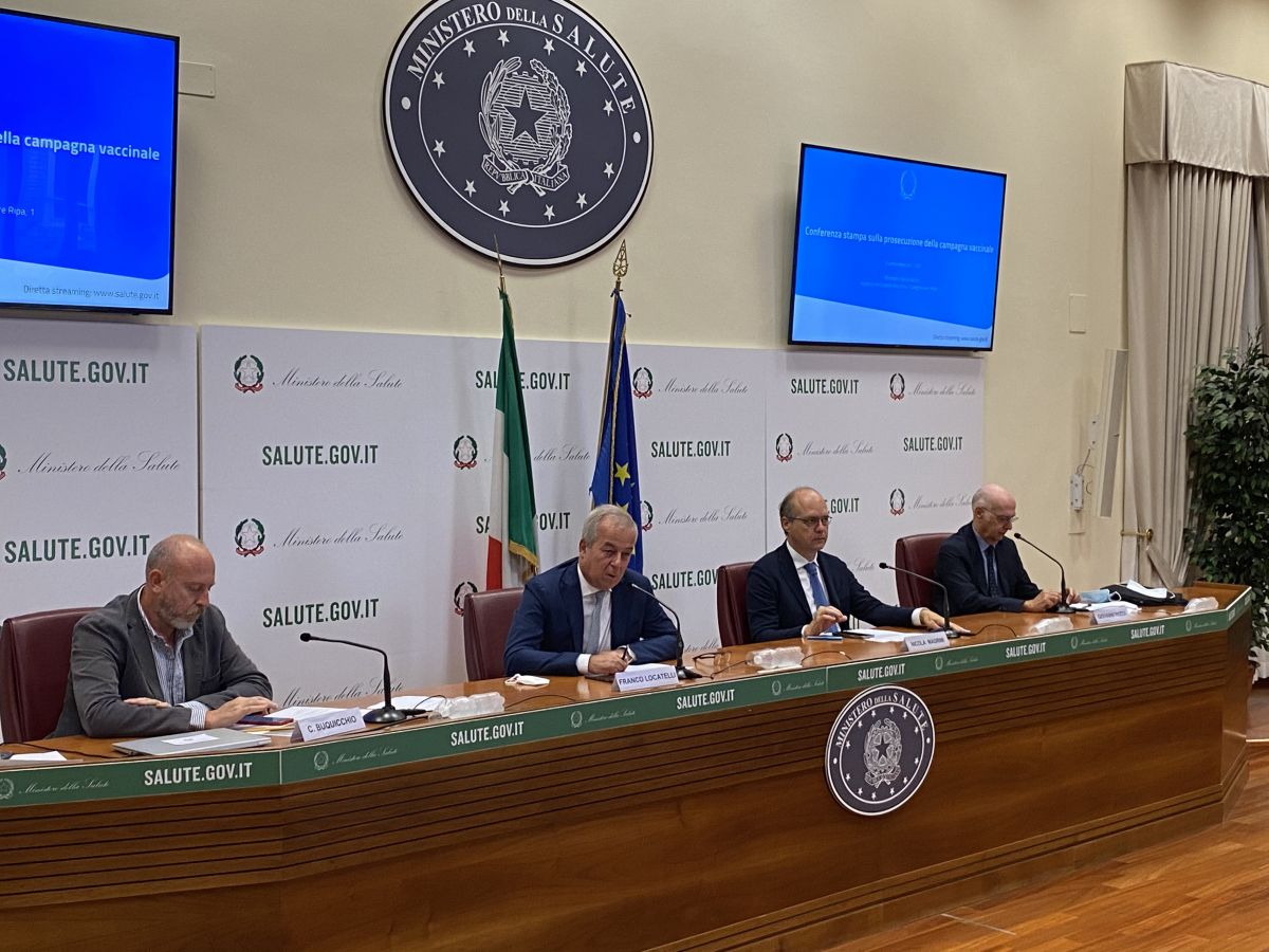 Covid, da lunedì i nuovi vaccini bivalenti