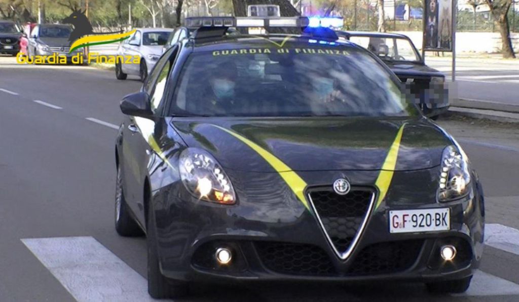 Pronti a imbarcarsi per la Sicilia con 43 kg di droga, 2 arresti