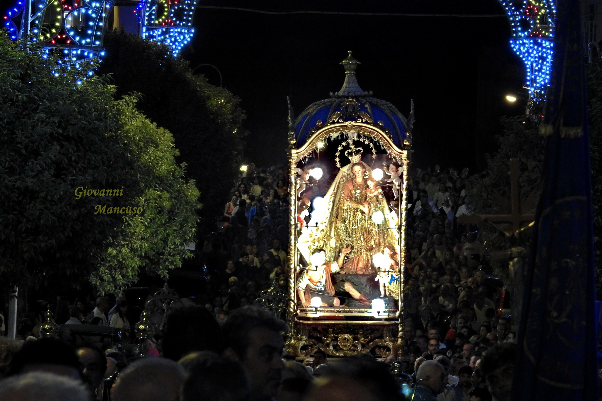 Mussomeli, conclusa la prima ottava Madonna dei Miracoli. Bambini sorreggono il fercolo della “Bammineddra” al grido di VIVA MARIA