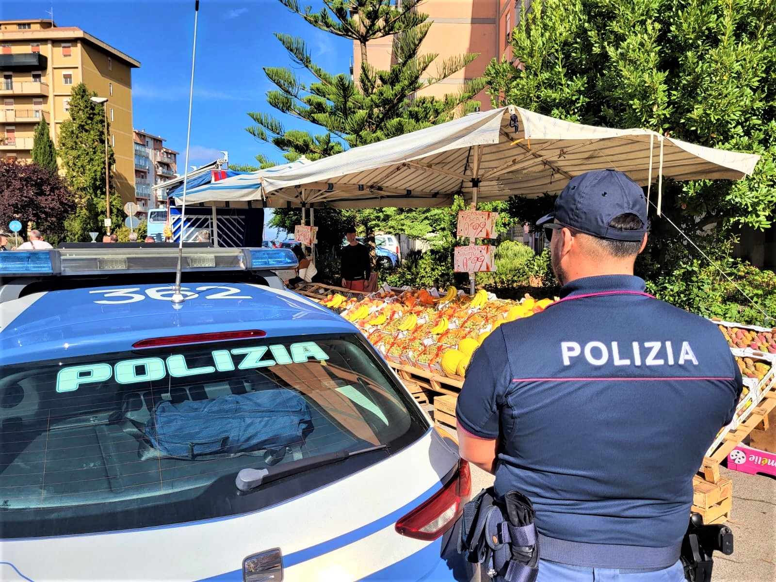 Caltanissetta, Confiscate ad ambulanti privi di licenza circa 60 cassette di frutta e verdura devolute in beneficenza