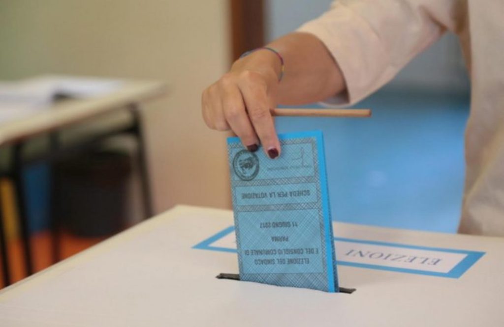 Elezioni Camera. Alle 12 al voto il 18,39% degli aventi diritto a livello nazionale, in calo rispetto al 2018