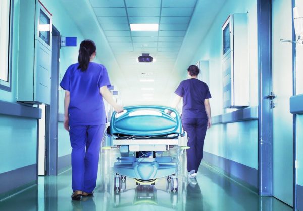 Sicilia, Sit in dei professionisti anti Covid: “siamo passati in una sola notte da eroi a dimenticati”