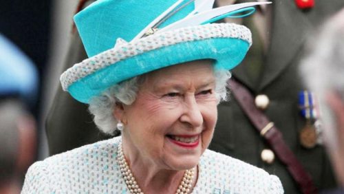 L’inghilterra prega per la salute della sua Regina. Elisabetta sotto controllo, medici preoccupati