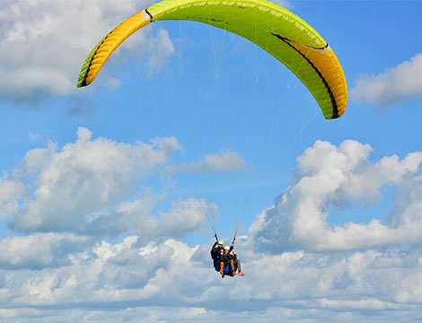 Sicilia, parapendio per giovani dai 6 ai 17 anni: un progetto per abbattere limiti e barriere