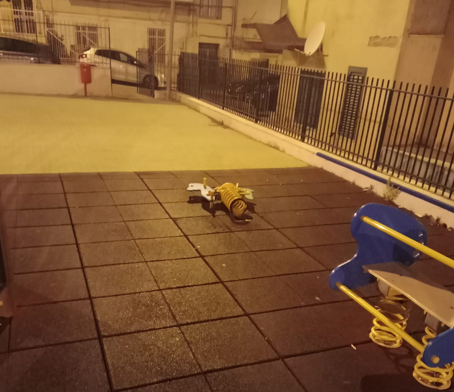 San Cataldo. Atto vandalico nel Parco giochi del quartiere Don Bosco