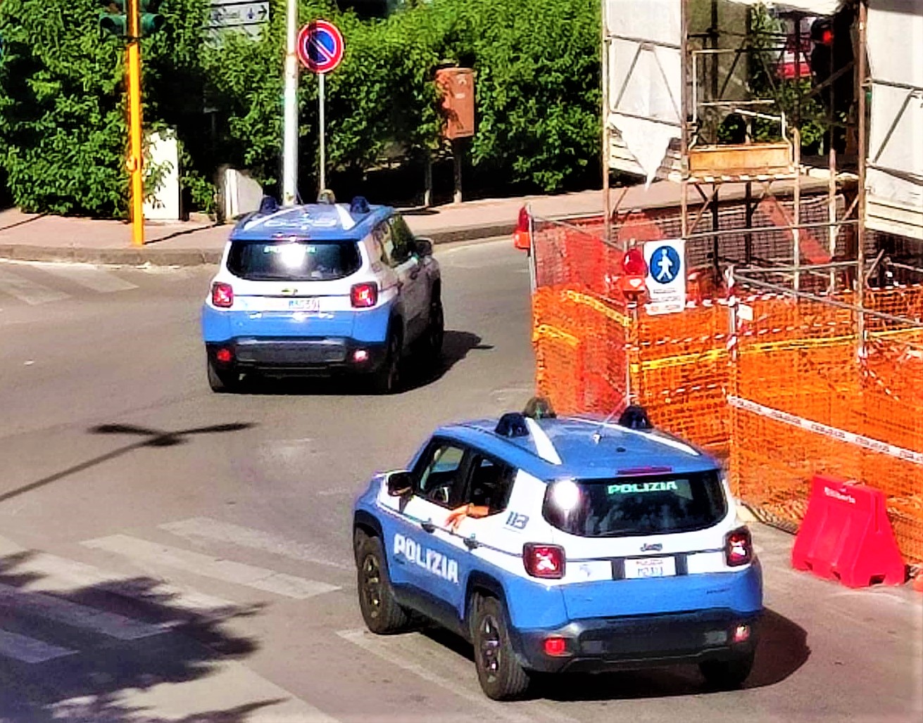 Due equipaggi del Reparto Prevenzione Crimine di Palermo in servizio a Caltanissetta