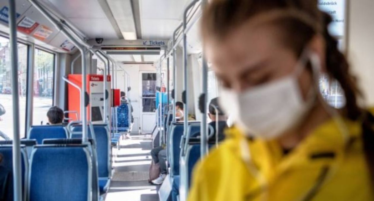 Covid, in autunno consigliate le mascherine al chiuso per fragili e anziani