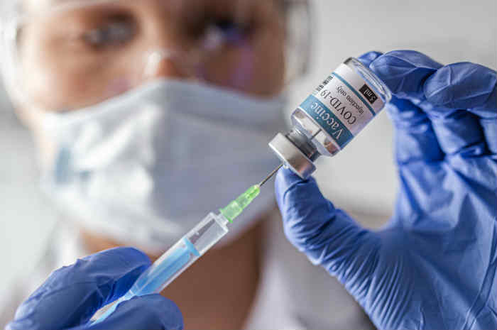 Vaccino Covid: con 2 dosi efficacia scende al 69% dopo 120 giorni
