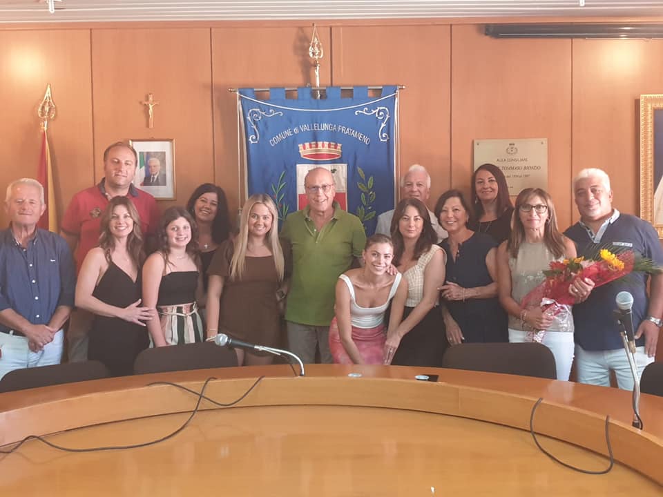 Vallelunga. La famiglia Saglibene, proveniente dagli Usa, accolta con affetto e simpatia da sindaco e amministrazione comunale