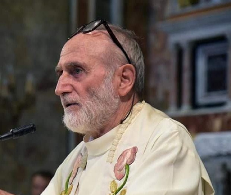 Caltanissetta, Padre Vincenzo Scrudato celebra 50 anni di sacerdozio: una vita al servizio di Dio