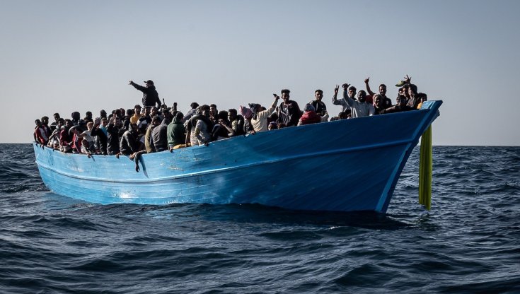 Migranti. Due bimbi di uno e due anni morti ustionati per esplosione avvenuta in un barcone a largo di Lampedusa