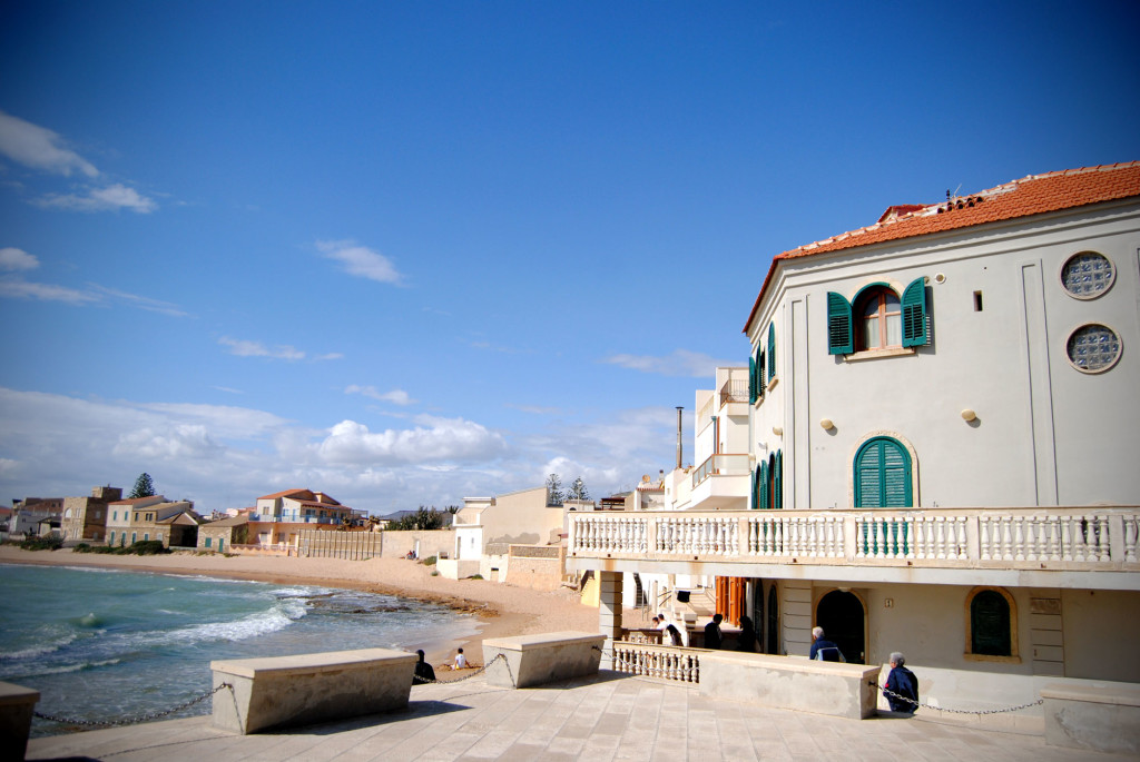 Turista annega a Punta Secca mentre faceva bagno a mare con il marito