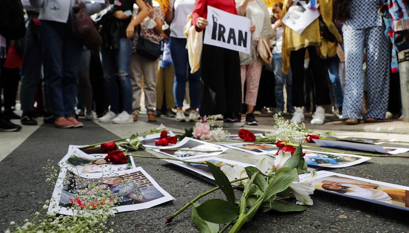 Iran, rifiuta di cantare inno: sedicenne picchiata a morte in classe