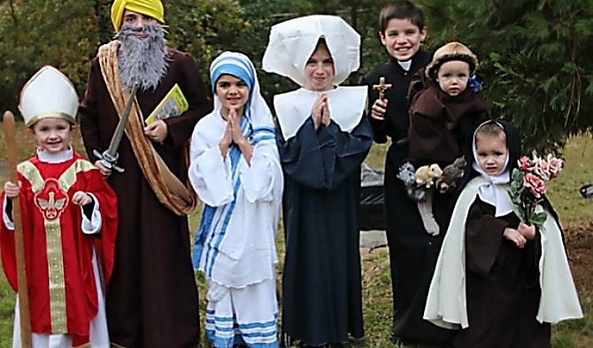 Caltanissetta, a San Michele una festa per il 31 ottobre: “Siate Santi, usate la testa e non la zucca”