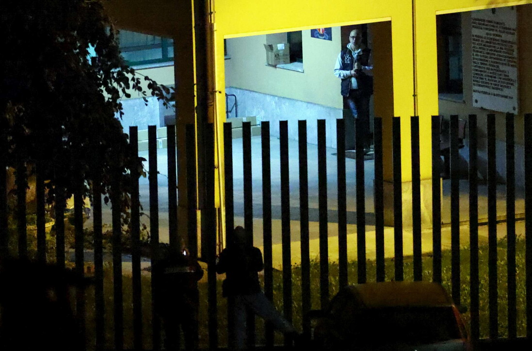 Brigadiere spara e uccide comandante: poi si barrica in caserma. Arrestato dopo blitz dei CC, ferito un Gis