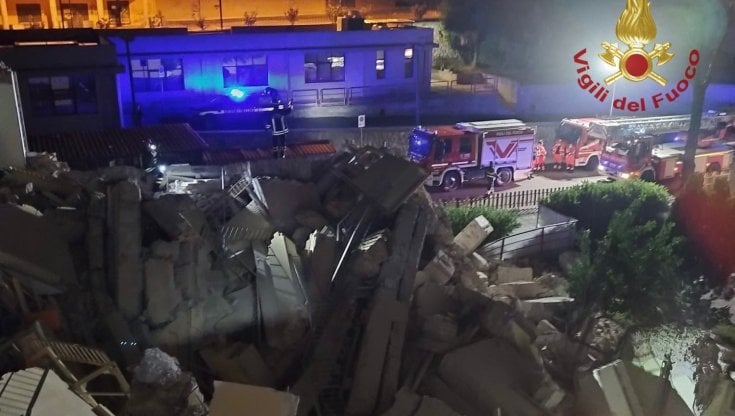 Crollata l’aula magna dell’Università di Cagliari. Sul posto Vigili del Fuoco