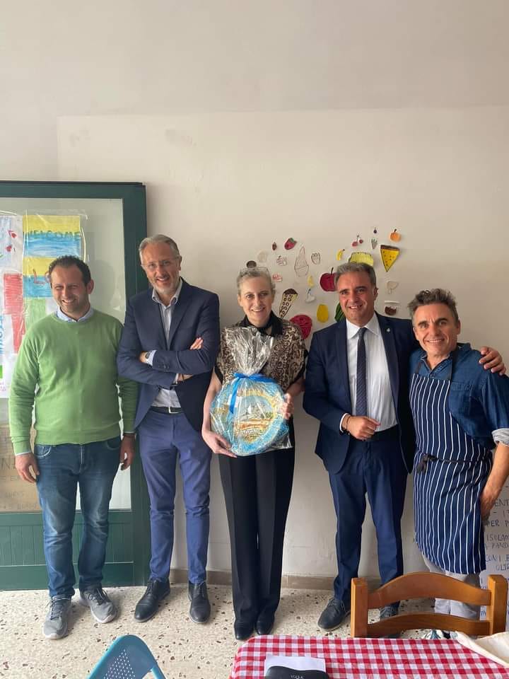 Mussomeli, ambasciatore d’Australia in Italia in visita cucina solidale Danny McCubbin.