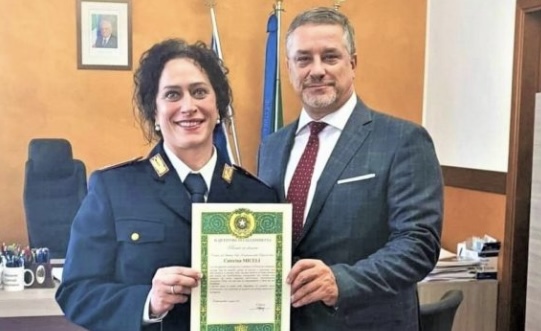 Caltanissetta. Il Questore Emanuele Ricifari conferisce ricompensa all’assistente capo Caterina Miceli