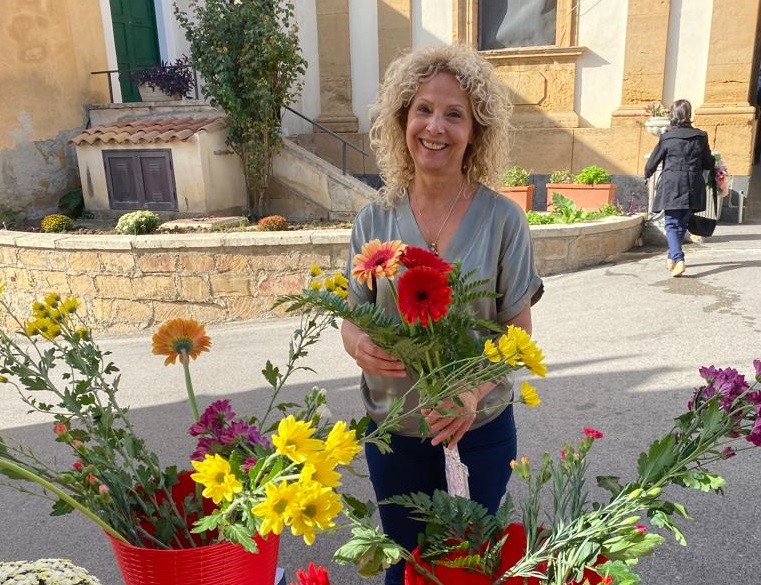 Caltanissetta, “Un Fiore Sospeso” al cimitero Angeli. Andaloro: “un’iniziativa solidale per onorare i defunti”