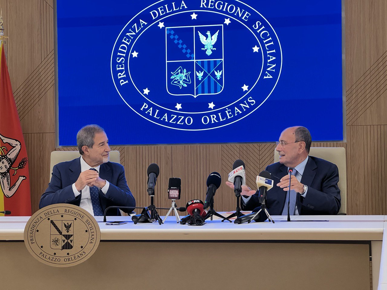 Sicilia. Il presidente Schifani si insedia a Palazzo d’Orleans: «Sarò aperto al dialogo con tutti, maggioranza e opposizione»