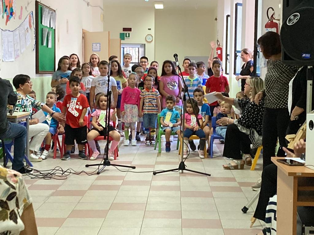 Scuola “Paolo Emiliani Giudici Mussomeli: Festa dell’accoglienza “Mondo calzino”. La diversità è una grande ricchezza