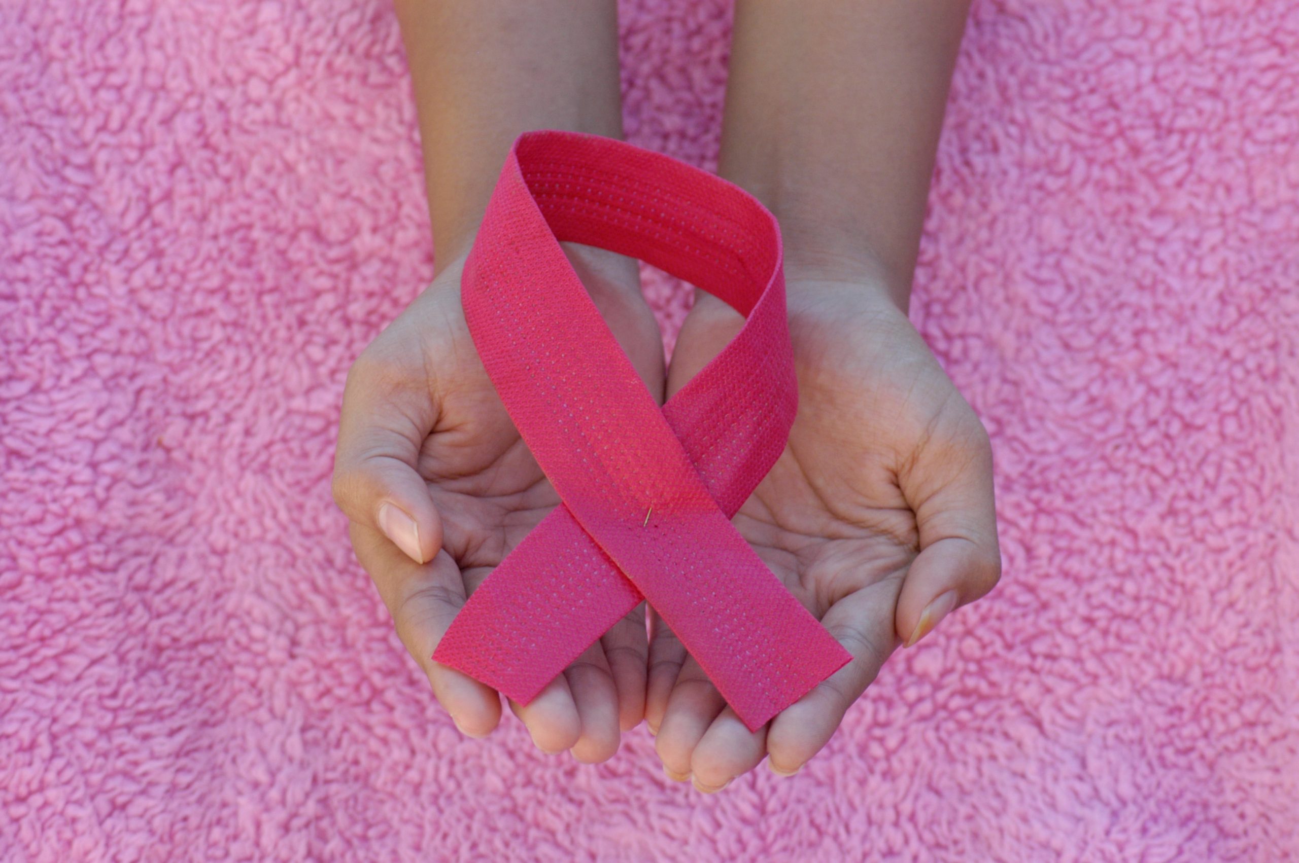 Riesi. L’App comunale si tinge di rosa in occasione del mese della prevenzione del tumore al seno
