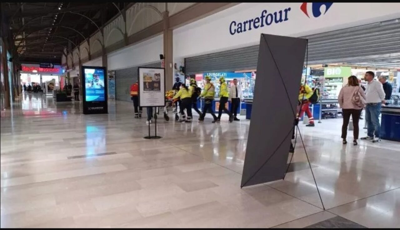 Terrore al supermercato. Un uomo accoltella sei persone: un morto e 5 feriti, tra cui il giocatore del Monza Pablo Marì