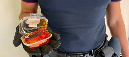 Polizia denuncia due giovani sequestrandogli il “Wax”, potente concentrato di cannabis in cera