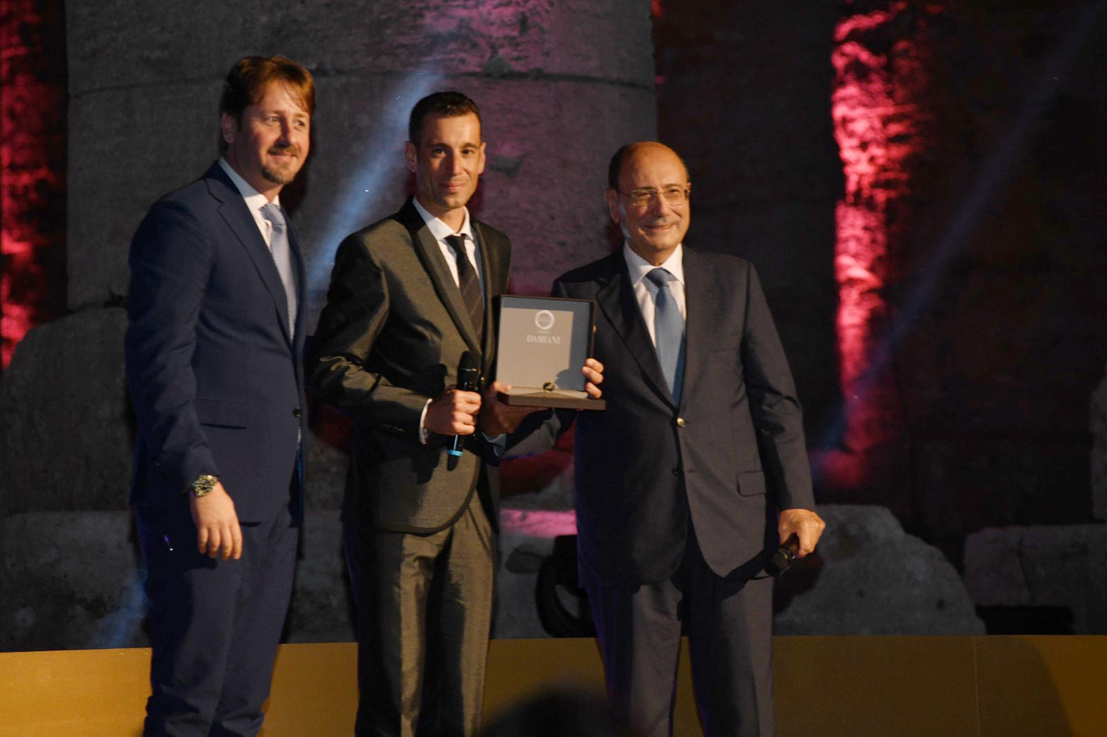 Segesta, ai “Gazzetta Sports Awards SeeSicily” Schifani premia Nibali: «Puntare su turismo dello sport e dello spettacolo»