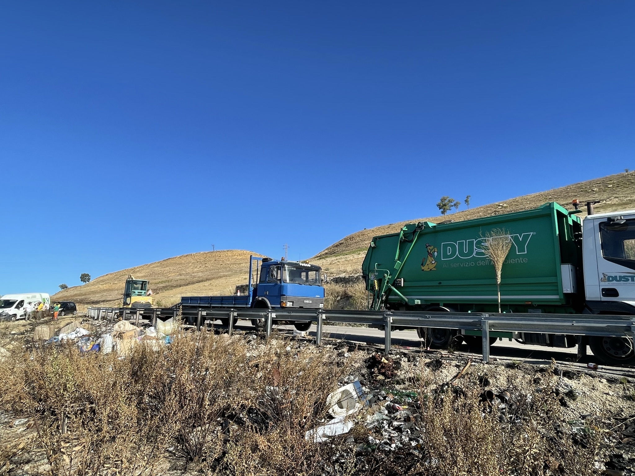 Legambiente: ripulita discarica abusiva lungo la Sp2 ed alcune aree di sosta della SS 640 Caltanissetta – Agrigento