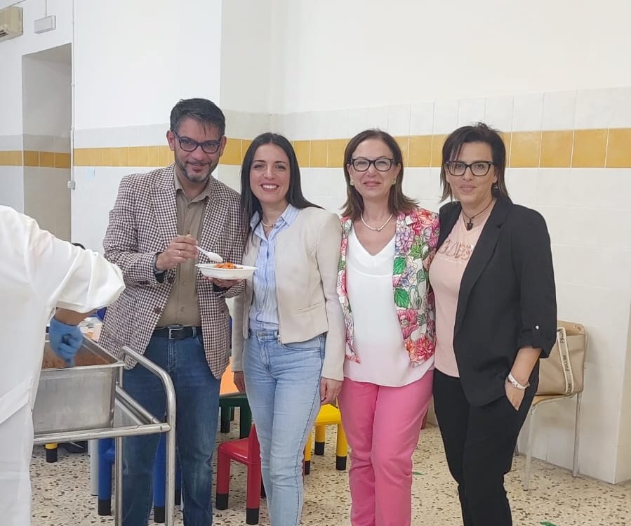 Sommatino. Al via il servizio di refezione scolastica. Il sindaco: “Un’emozione condividere con gli alunni questa ripartenza”