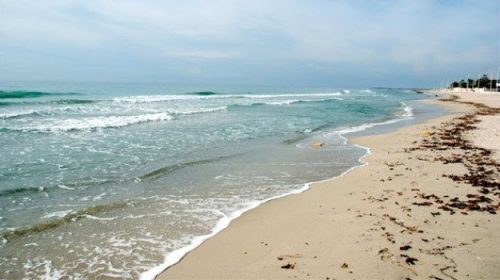Sicilia. Uomo di 73 anni trovato morto in spiaggia: tra le cause del decesso un malore o annegamento