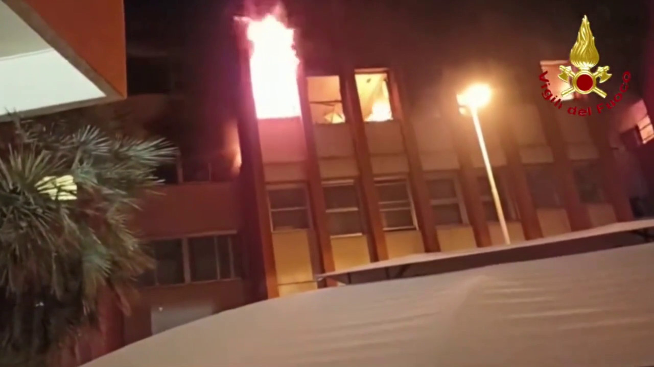 Incendio in un ospedale in provincia di Salerno, evacuati pazienti