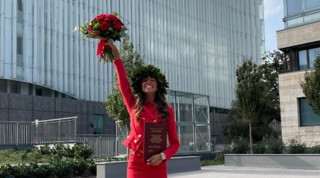Carlotta Rossignoli, sospetti e accuse per la “laurea lampo” in Medicina. Lei si difende: “È solo invidia”