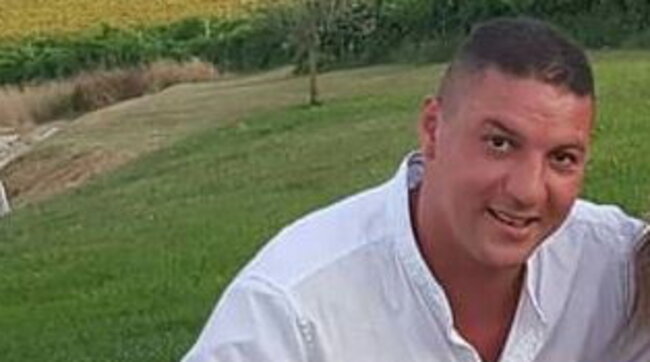 Italia, tenta di sedare una lite per questioni di traffico: ucciso a calci e pugni
