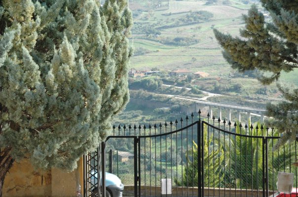 Santa Caterina. Affidati lavori per muro di sostegno e sistemazione vialetti limitrofi del cimitero
