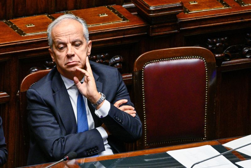 Piantedosi “Fermeremo solo i rave, non decidono i social”