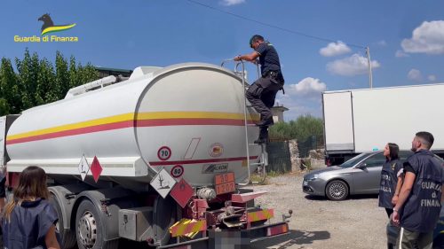Sicilia. Truffa su carburanti,13 indagati e sequestro beni per 25 mln