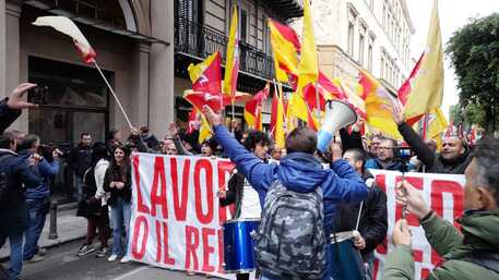 Sicilia, Reddito di cittadinanza: a Palermo disoccupati e M5s in corteo per difenderlo