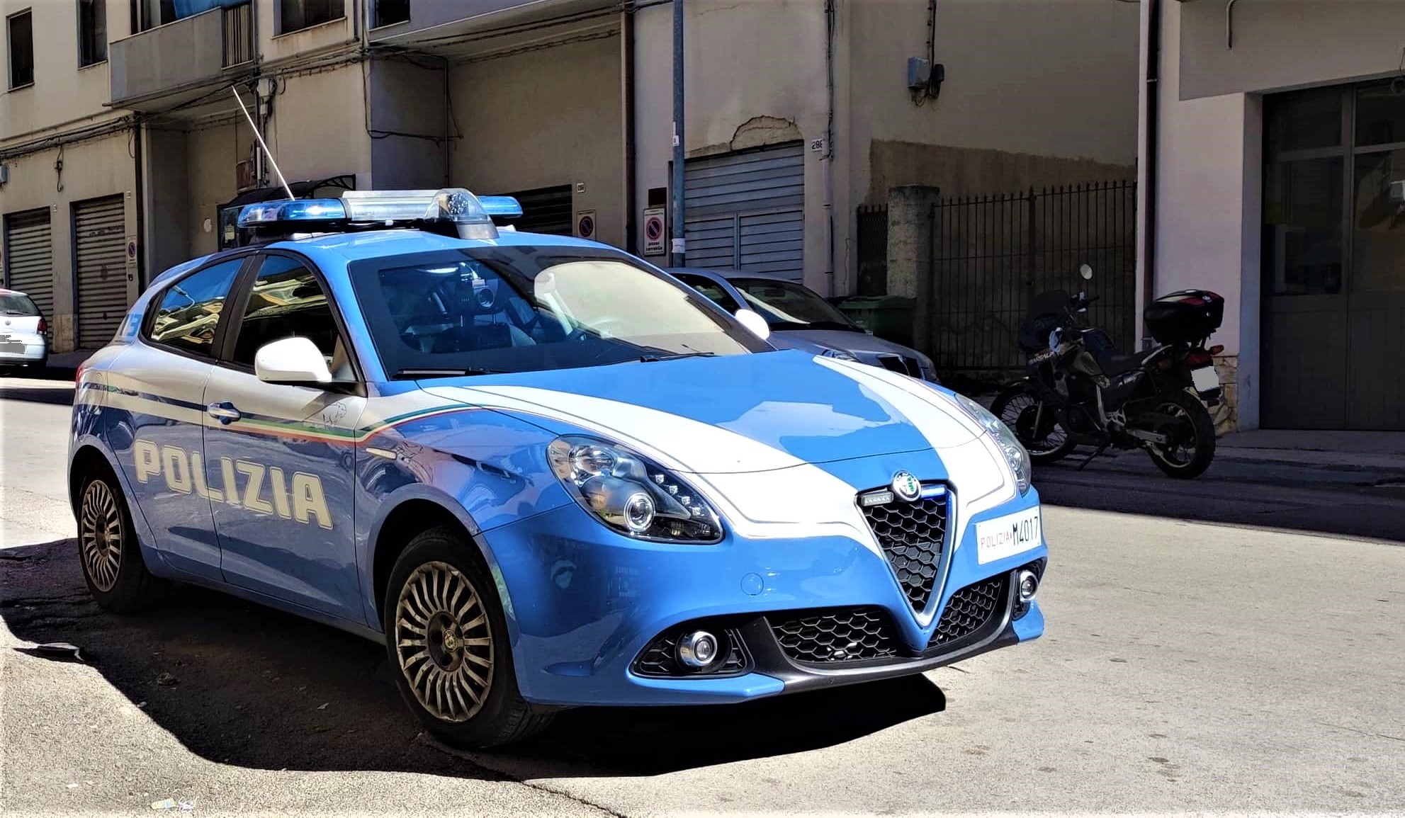 Caltanissetta. Ruba due bottiglie di Brunello di Montalcino al supermercato, ma viene fermato: denunciato dalla Polizia