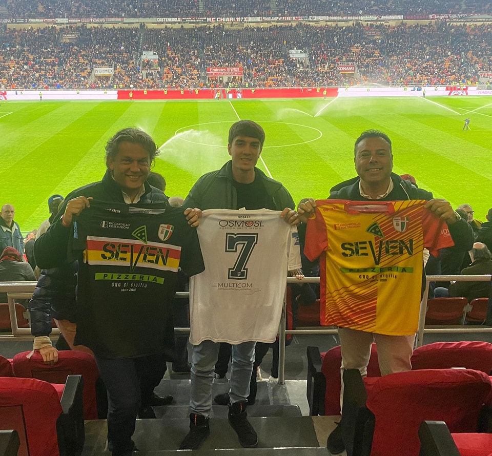 A San Siro la dirigenza della Nissa ha donato alla famiglia Giovannone tris di maglie