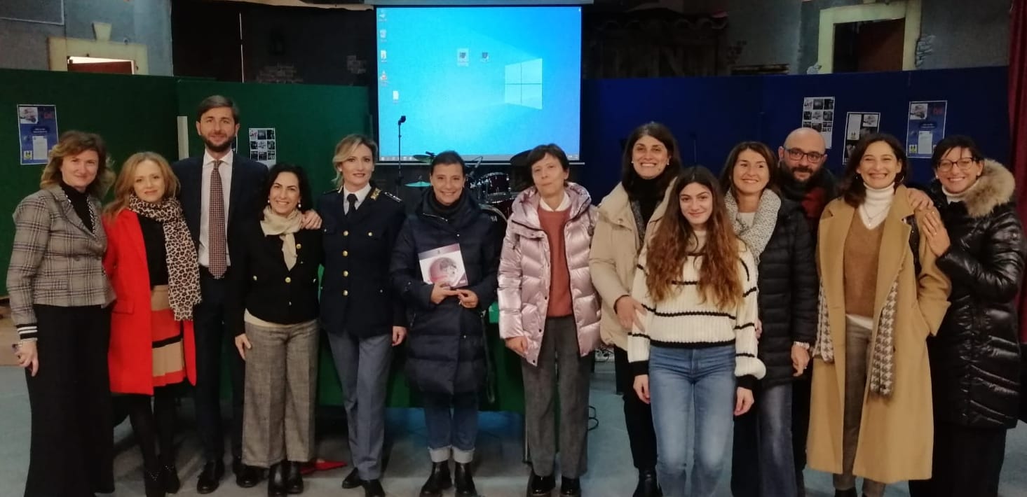Caltanissetta, polizia: campagna contro la violenza di genere, incontro con gli alunni del “Rapisardi-Da Vinci”