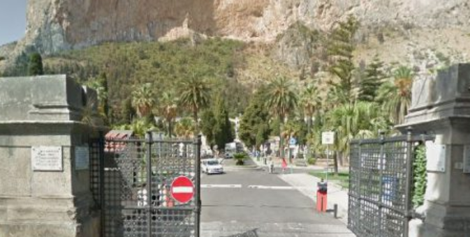 Al Cimitero dei Rotoli  familiari di un defunto chiedono di sapere se la bara del loro caro è ancora nella tomba o meno