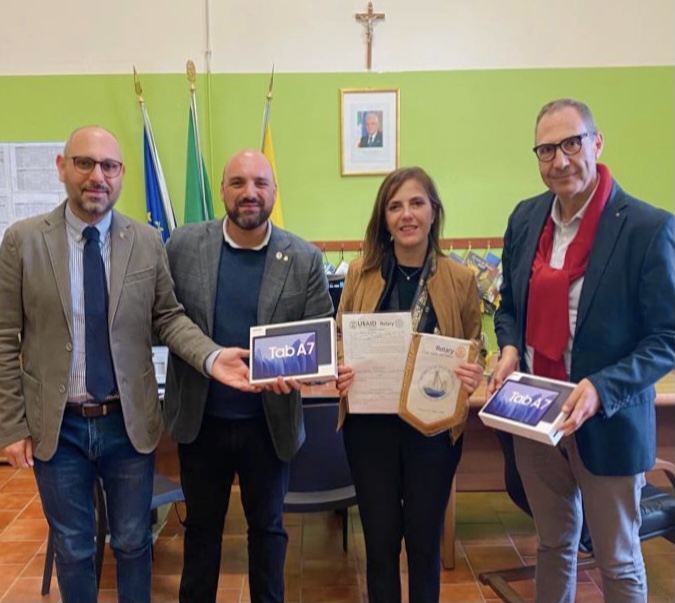 Sommatino: Rotary club per il sociale: consegnati tablet all’istituto Nino Di Maria