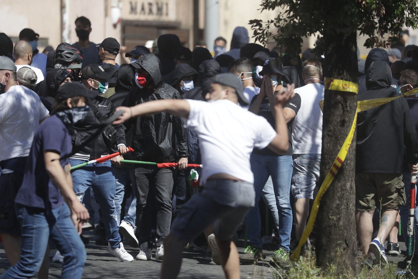 Calcio in Sicilia, dilaga la violenza sugli spalti: disordini a Siracusa, 6 ultrà arrestati e 10 denunciati