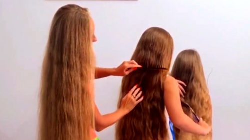 La famiglia dai capelli da record: quattro metri di chioma tra madre e figlie