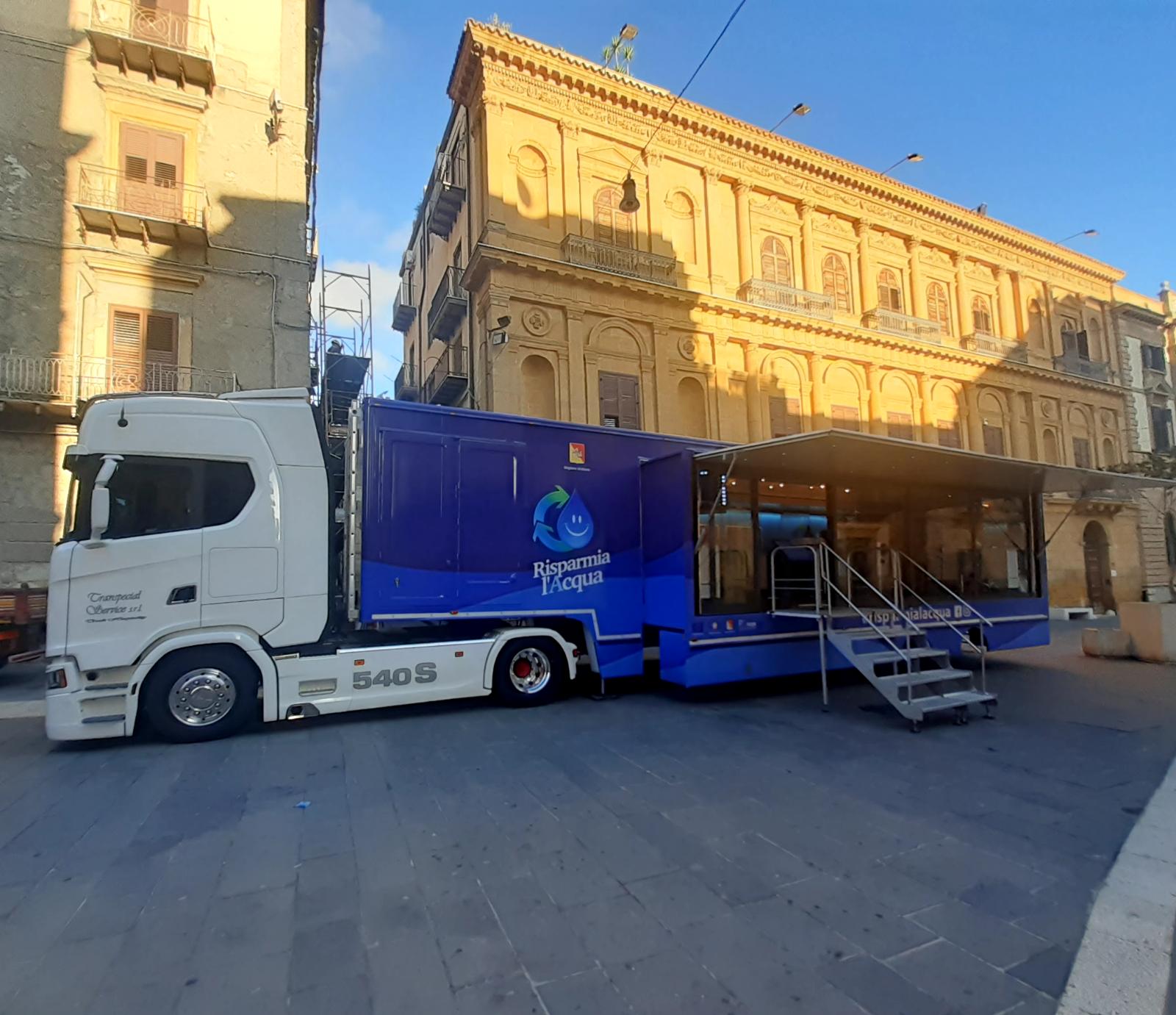Caltanissetta accoglie il truck di “Risparmialacqua”: fino a martedì giochi interattivi e tecnologia VR (VIDEO)