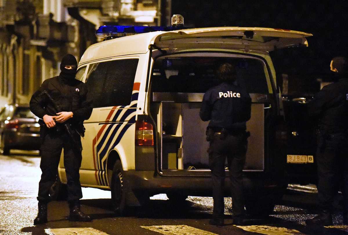 Agente di Polizia ucciso a coltellate a Bruxelles; feriti il suo compagno e l’aggressore. Si valuta l’ipotesi terrorismo