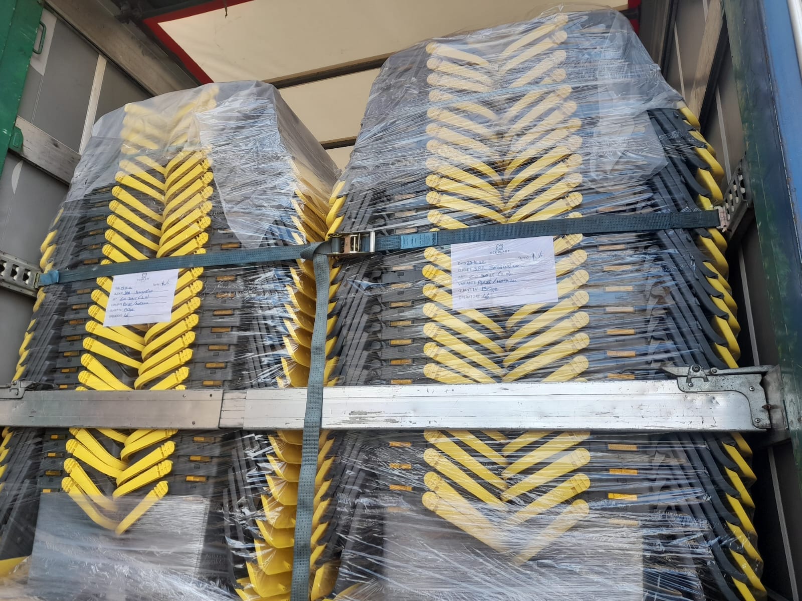 Sommatino. Consegnati i nuovi cestelli porta rifiuti; nei prossimi giorni la consegna alla cittadinanza